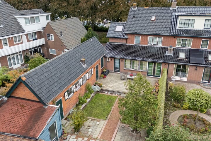 Twee-onder-één-kap te koop: Stationsstraat 6, Uithoorn
