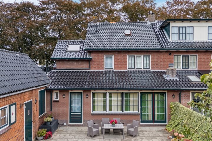 Twee-onder-één-kap te koop: Stationsstraat 6, Uithoorn