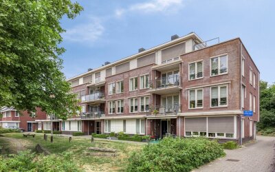 Admiraal de Ruyterlaan 14-F