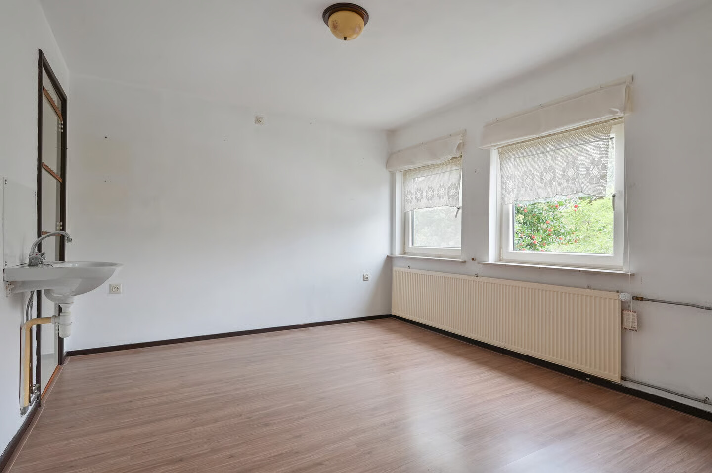 Hoekwoning te koop: Hugo de Grootlaan 18, Uithoorn