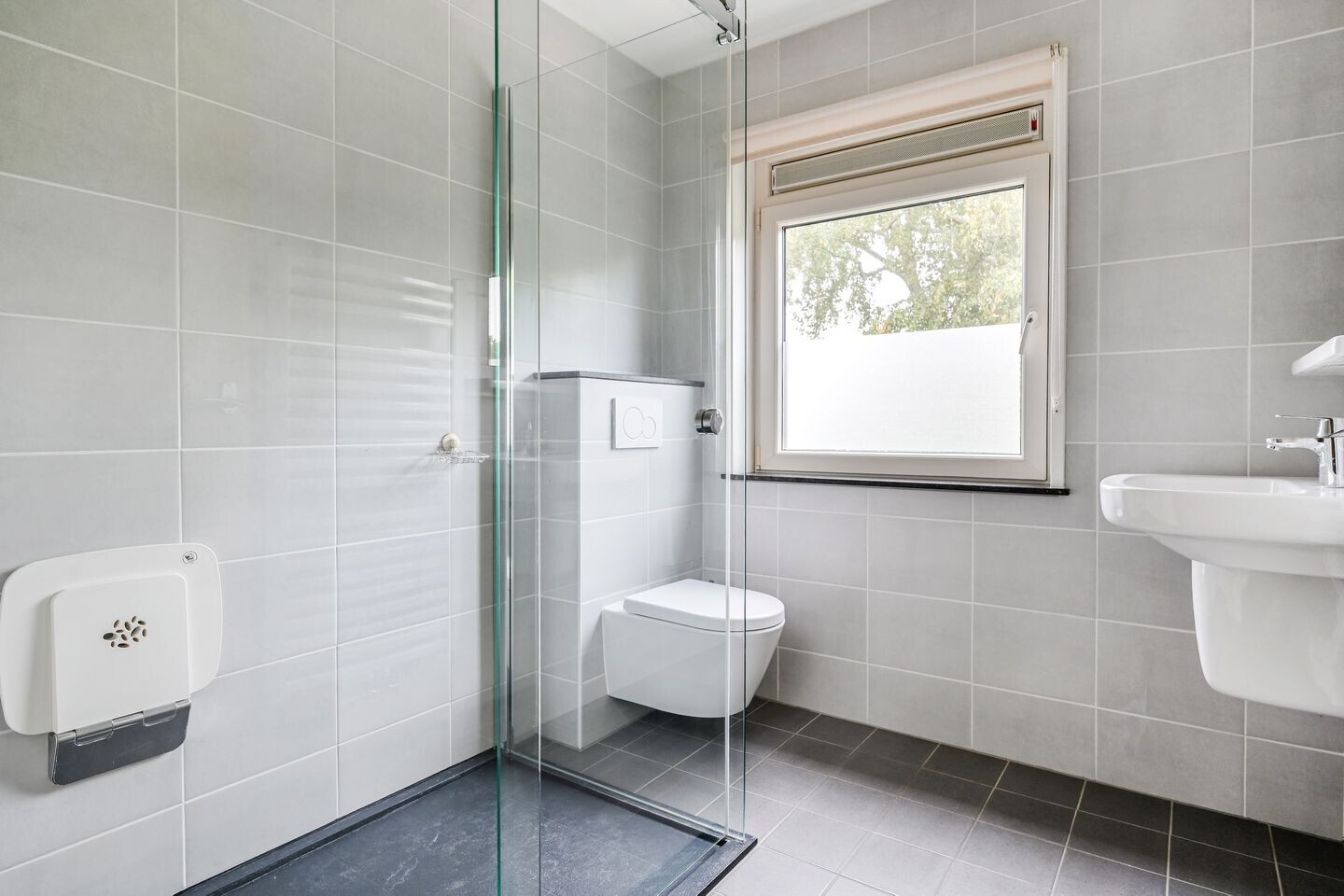 Hoekwoning te koop: Hugo de Grootlaan 18, Uithoorn