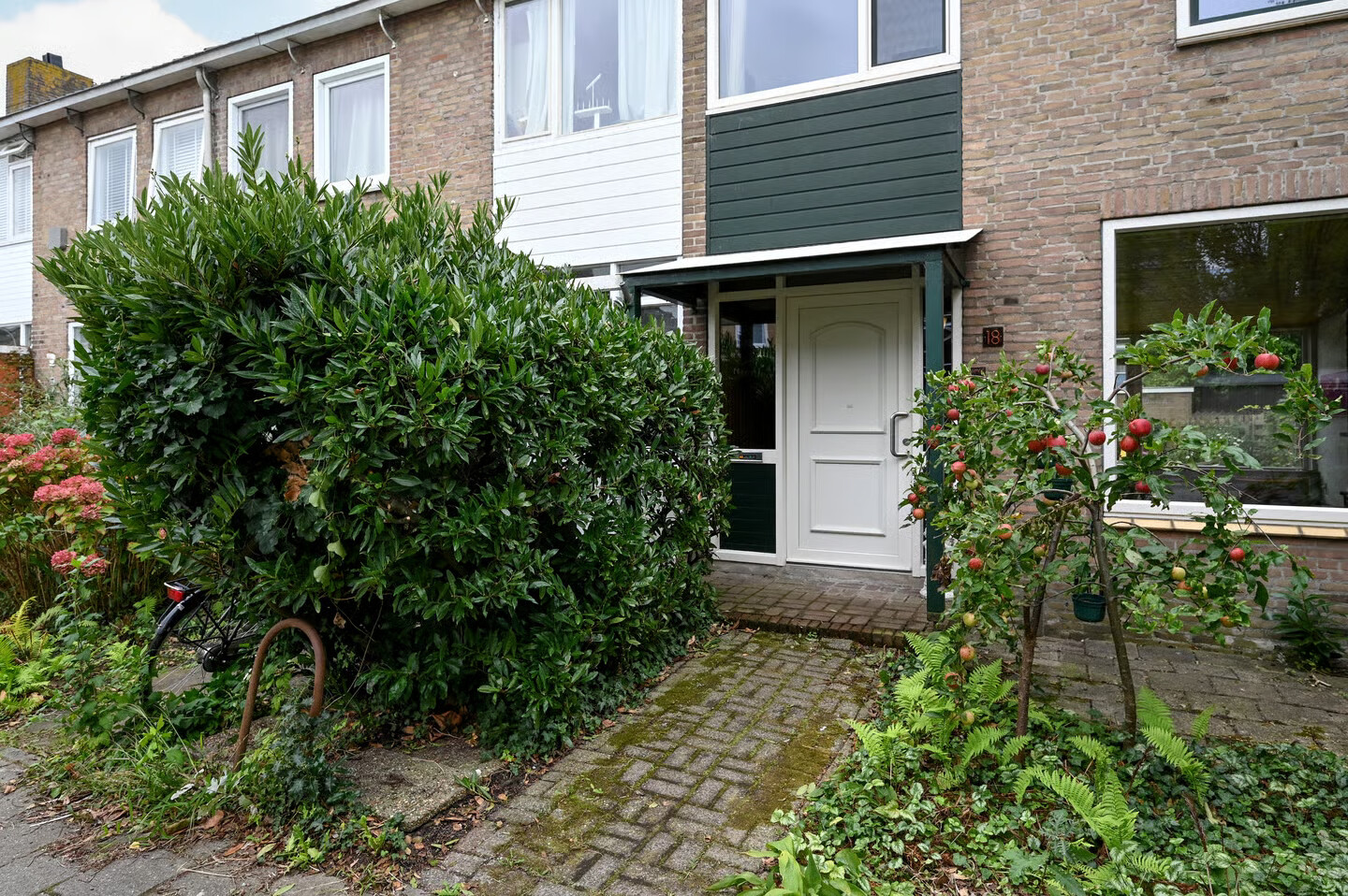 Hoekwoning te koop: Hugo de Grootlaan 18, Uithoorn