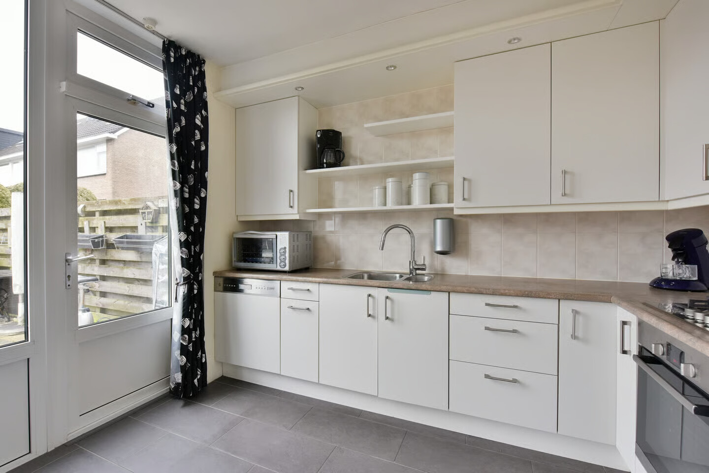 Tussenwoning te koop: Achterberglaan 129, Uithoorn