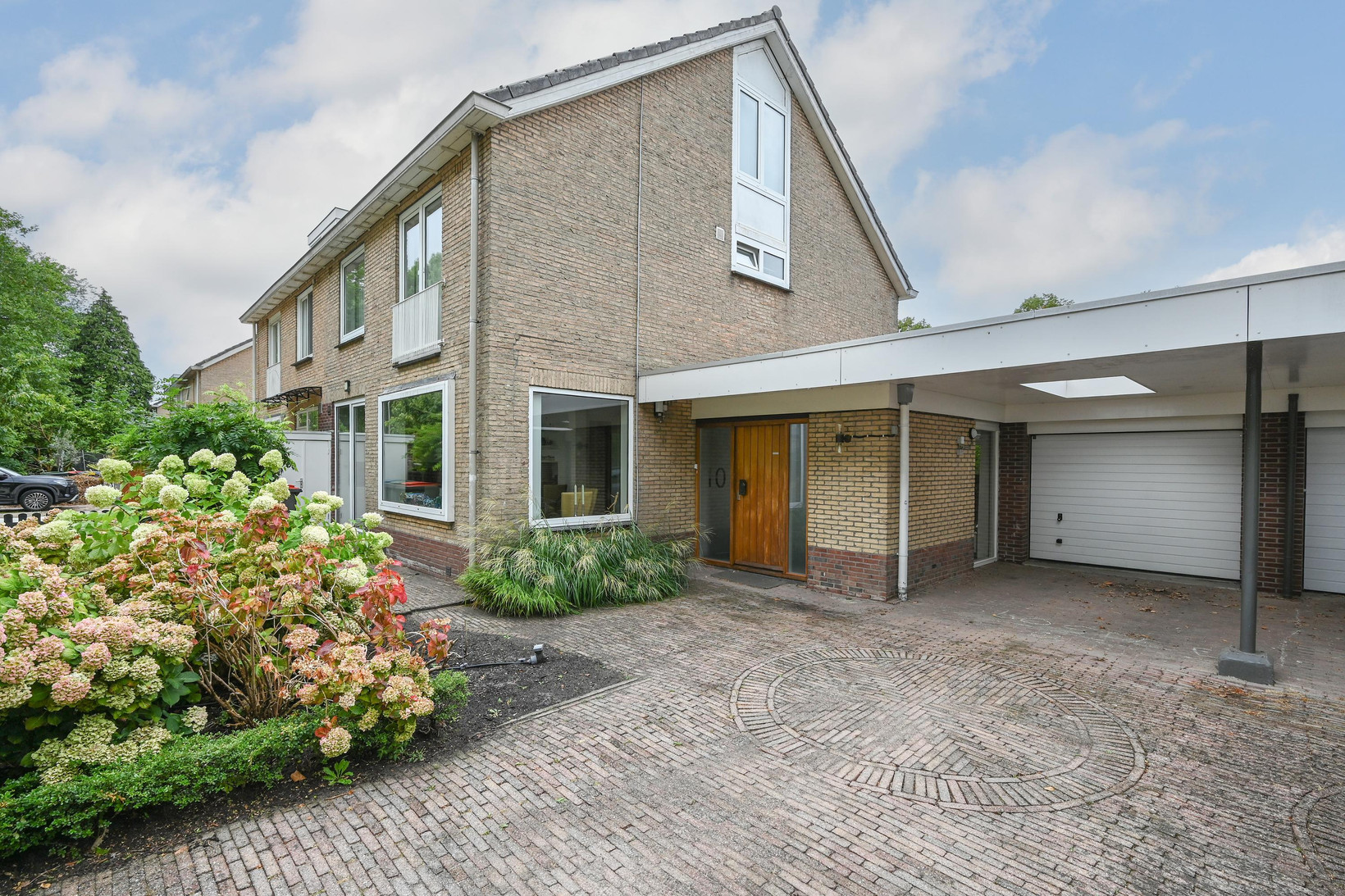 Tussenwoning te koop: Willem Klooslaan 10, Uithoorn