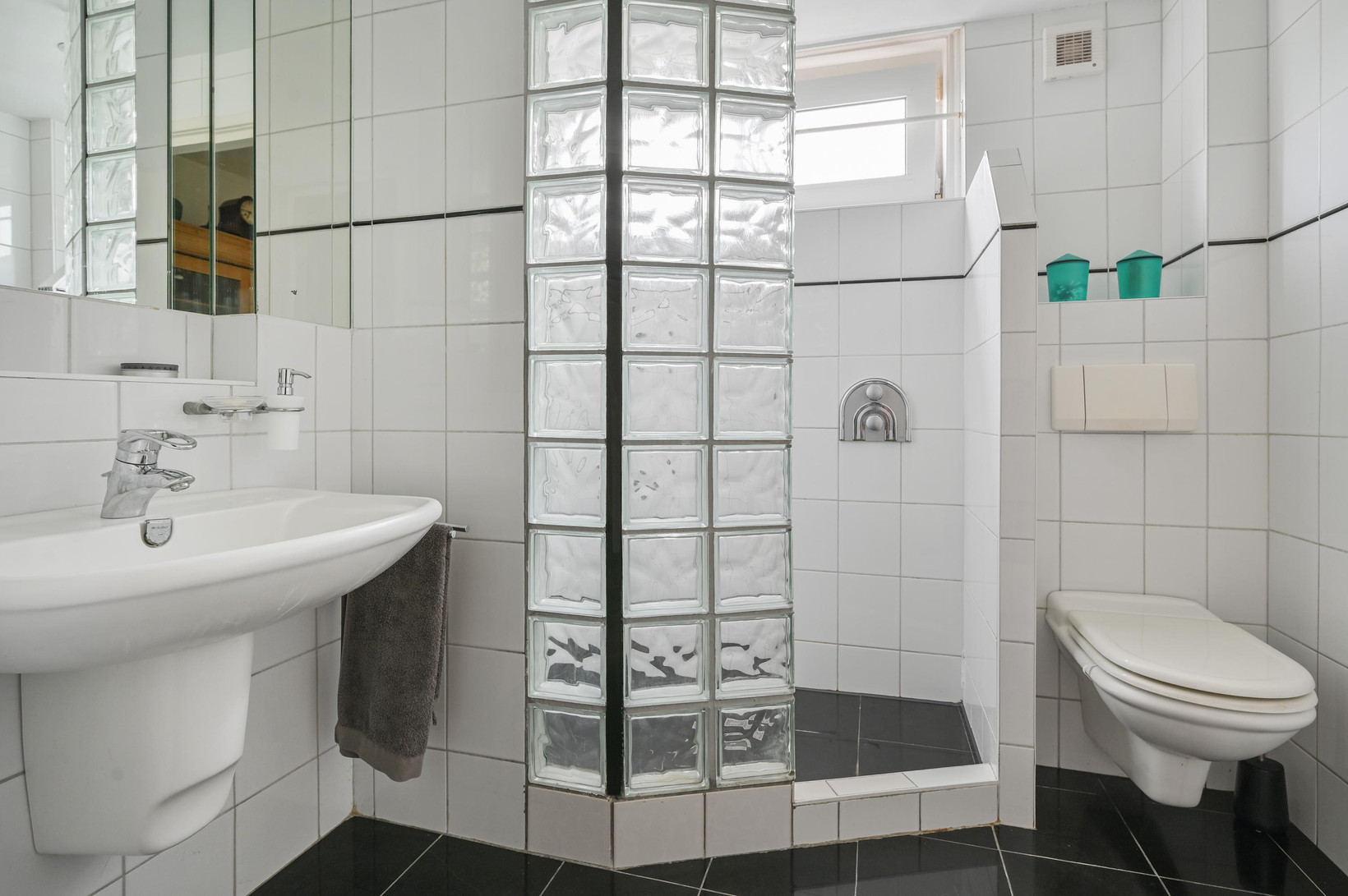 Tussenwoning te koop: Willem Klooslaan 10, Uithoorn