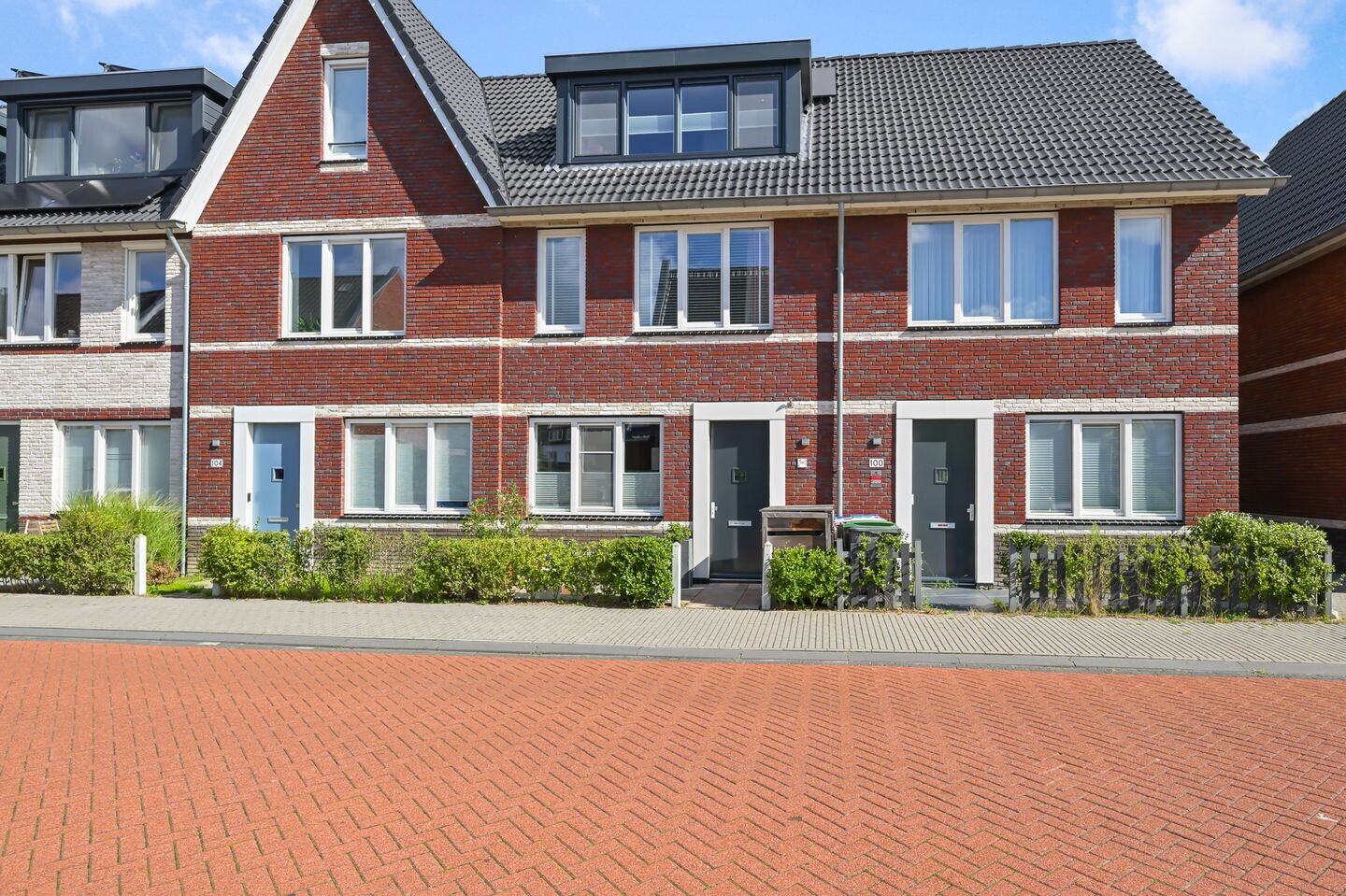 Tussenwoning te koop: Knobbelzwaan 102, Uithoorn
