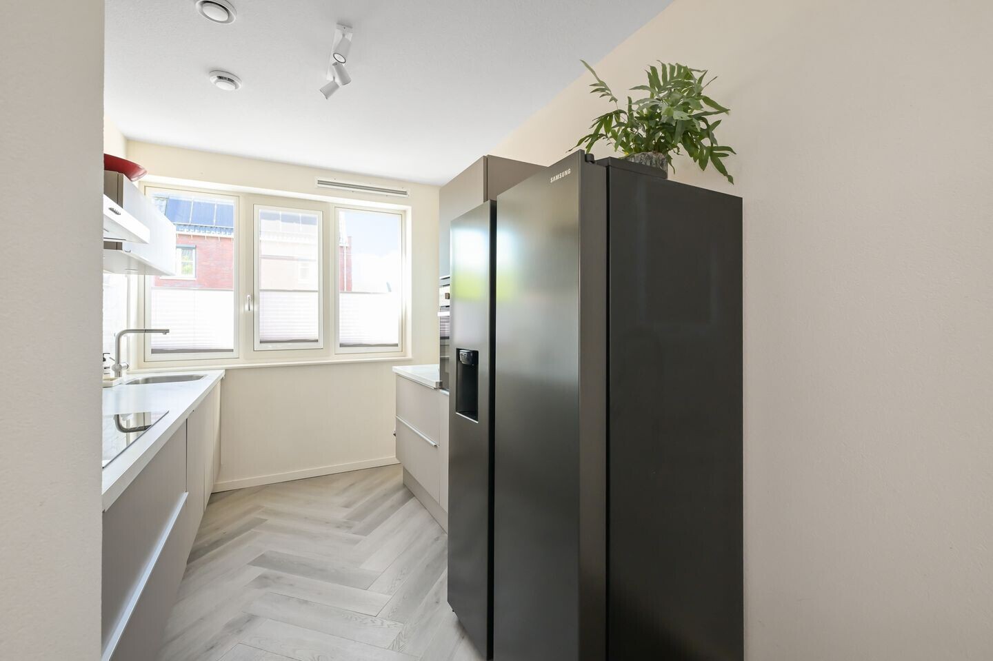 Tussenwoning te koop: Knobbelzwaan 102, Uithoorn