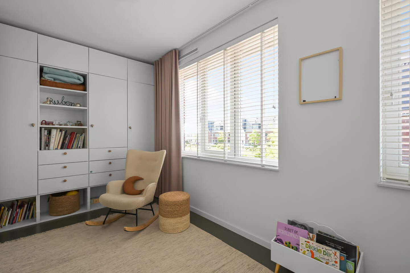 Tussenwoning te koop: Knobbelzwaan 102, Uithoorn