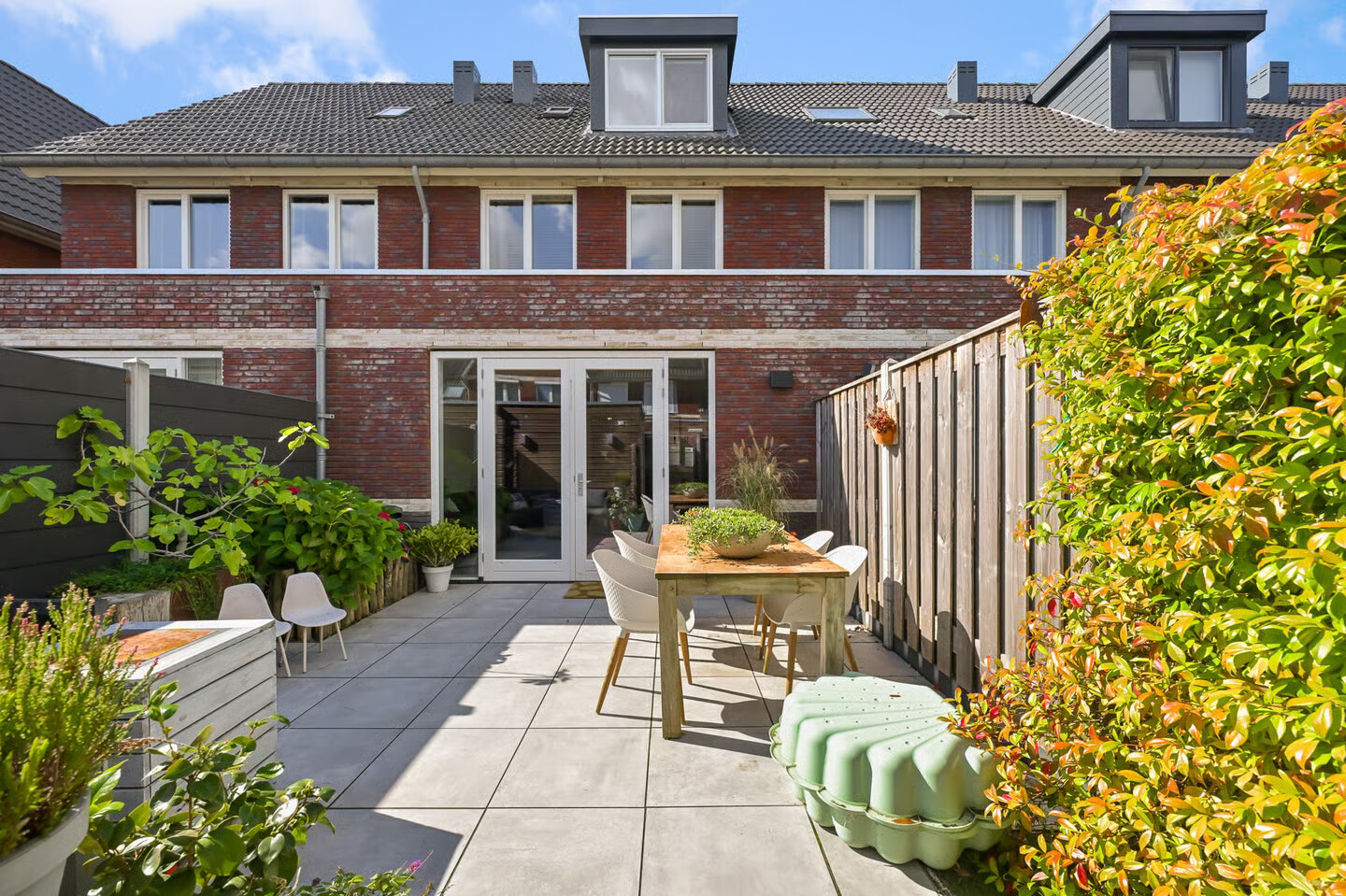 Tussenwoning te koop: Knobbelzwaan 102, Uithoorn