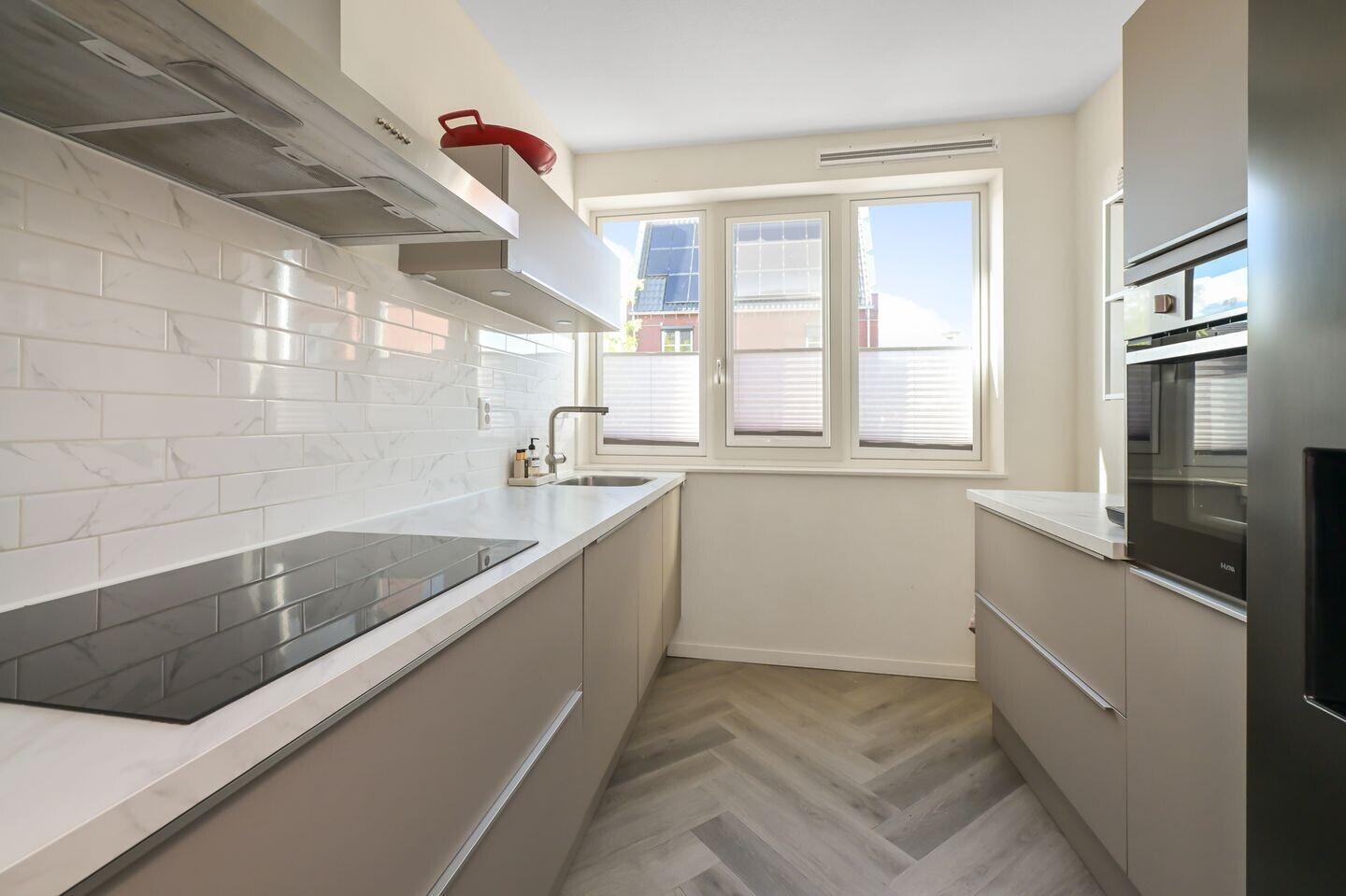 Tussenwoning te koop: Knobbelzwaan 102, Uithoorn