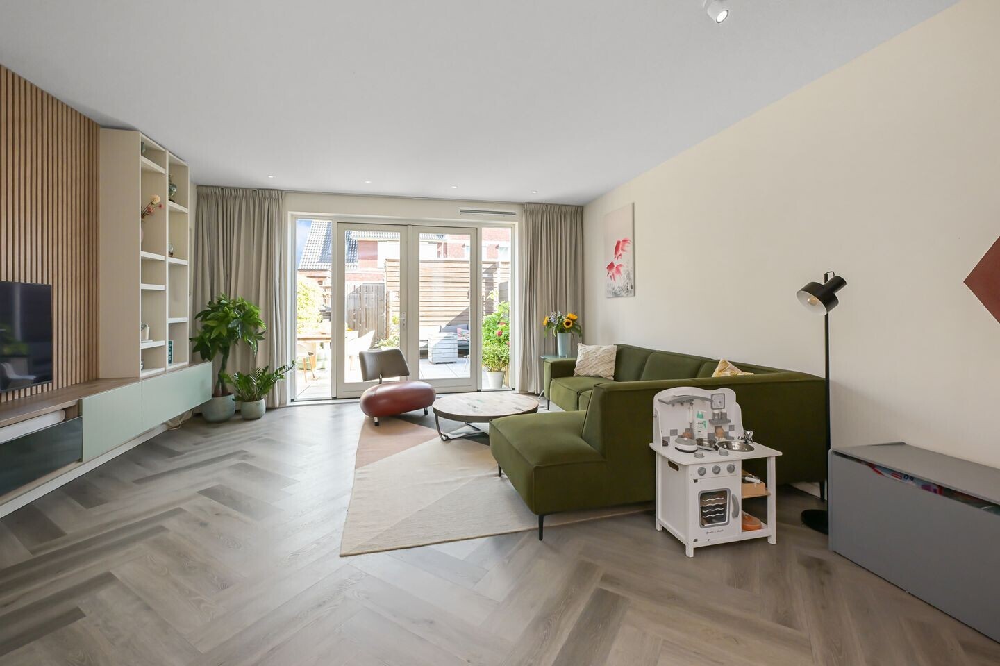 Tussenwoning te koop: Knobbelzwaan 102, Uithoorn