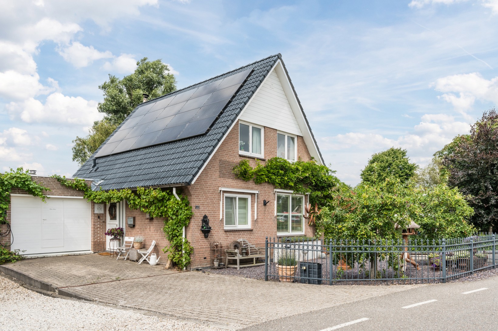 Twee-onder-één-kap te koop: de Hoef Westzijde 44, De Hoef