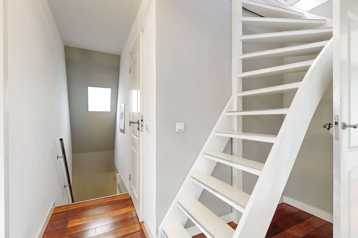 Hoekwoning te koop: van Leeuwenhoekstraat 15, Kudelstaart