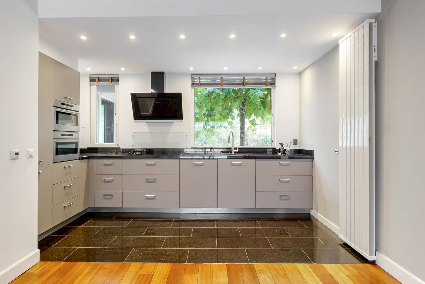 Hoekwoning te koop: van Leeuwenhoekstraat 15, Kudelstaart