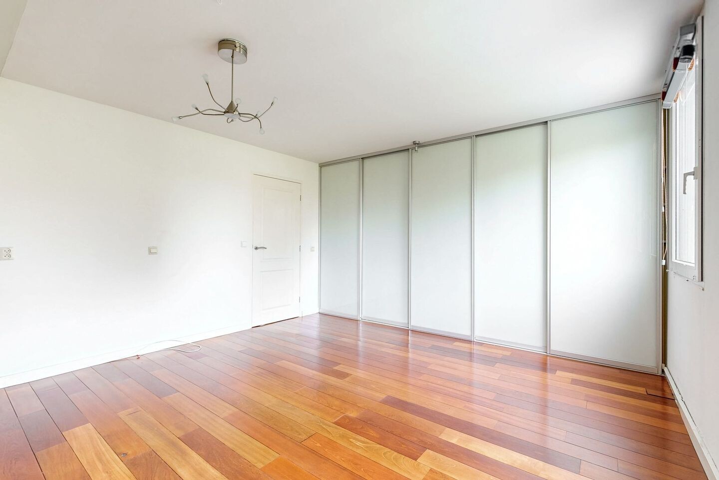 Hoekwoning te koop: van Leeuwenhoekstraat 15, Kudelstaart