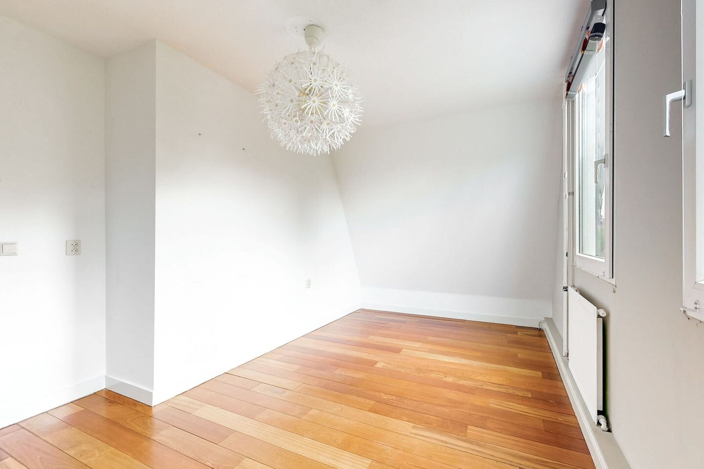 Hoekwoning te koop: van Leeuwenhoekstraat 15, Kudelstaart