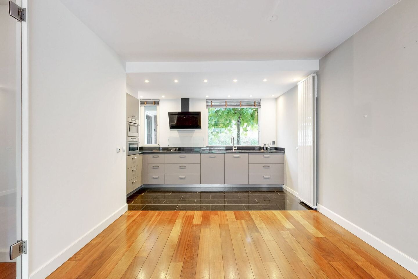 Hoekwoning te koop: van Leeuwenhoekstraat 15, Kudelstaart