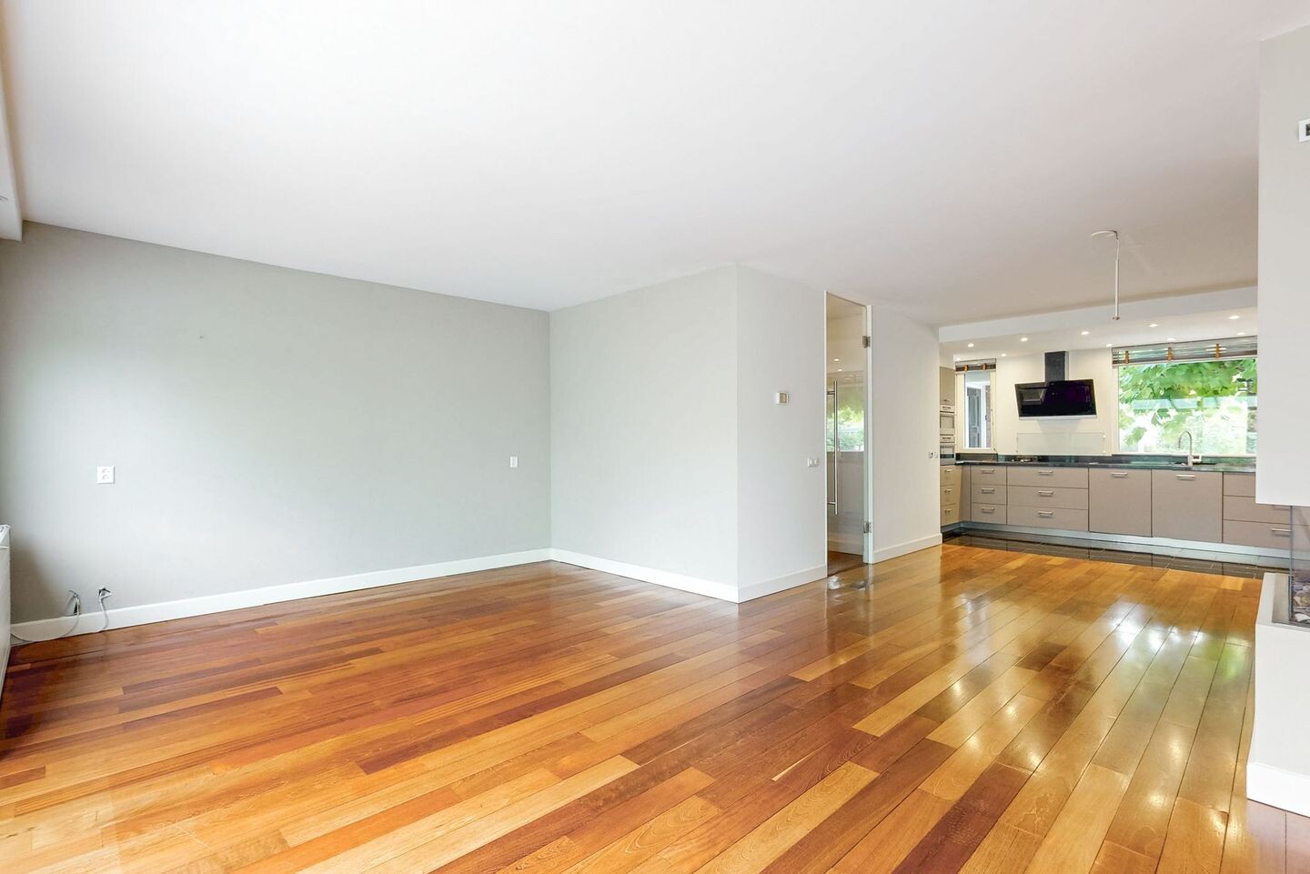 Hoekwoning te koop: van Leeuwenhoekstraat 15, Kudelstaart