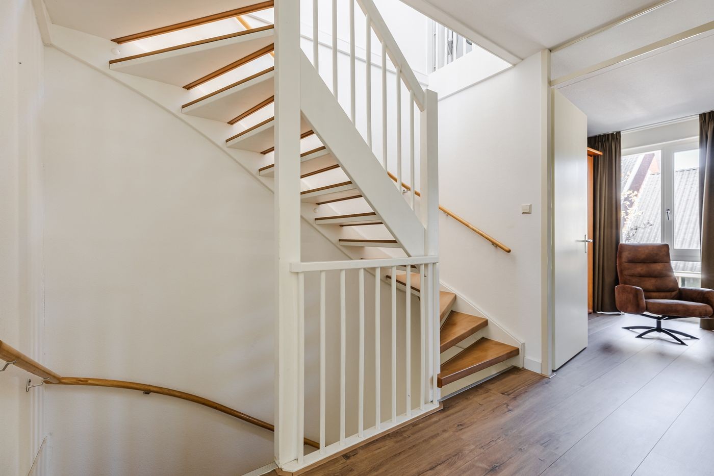 Tussenwoning te koop: Linksbuitenstraat 24, Kudelstaart