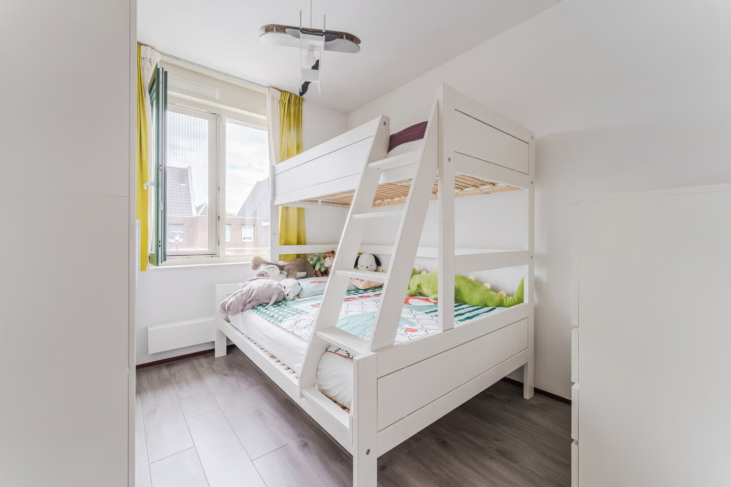 Tussenwoning te koop: Rechtsbuitenstraat 9, Kudelstaart