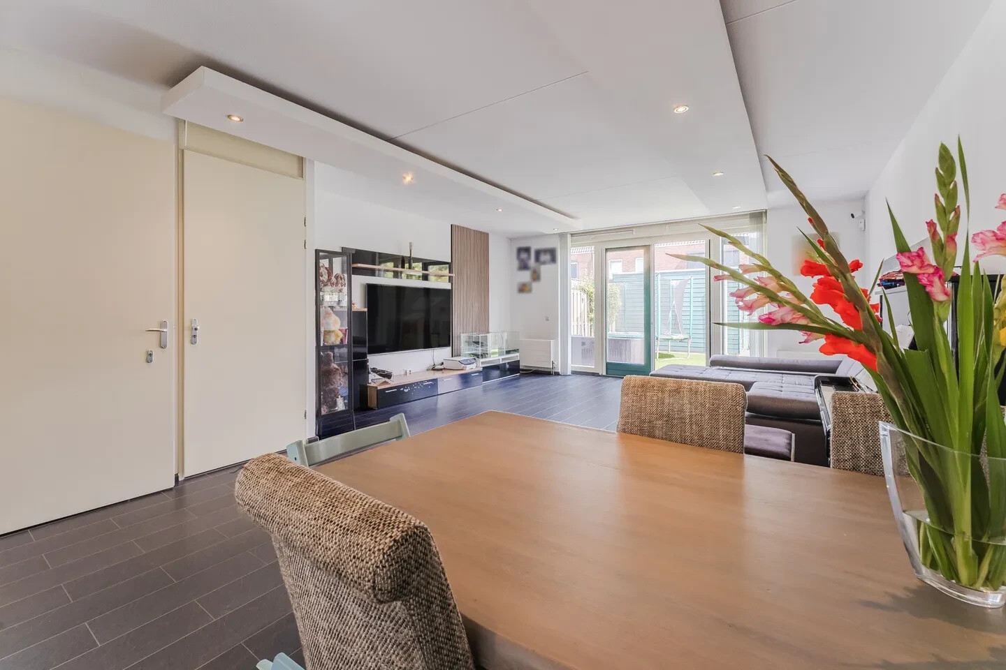Tussenwoning te koop: Rechtsbuitenstraat 9, Kudelstaart