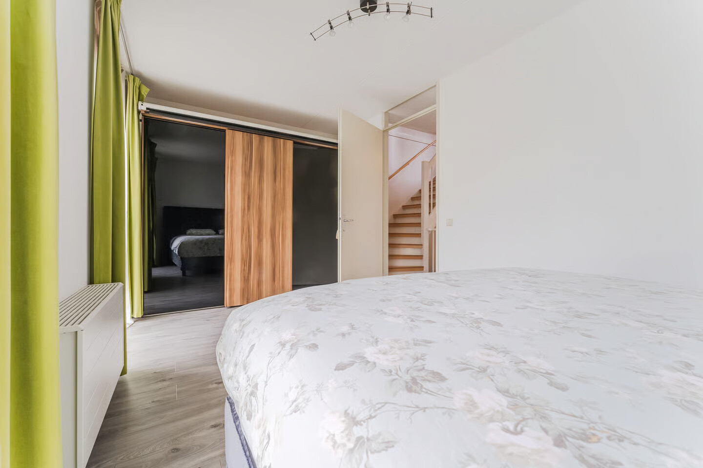 Tussenwoning te koop: Rechtsbuitenstraat 9, Kudelstaart