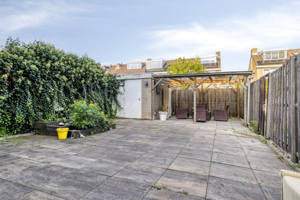 Hoekwoning te koop: Dr. Albert Schweitzerlaan 131, Purmerend