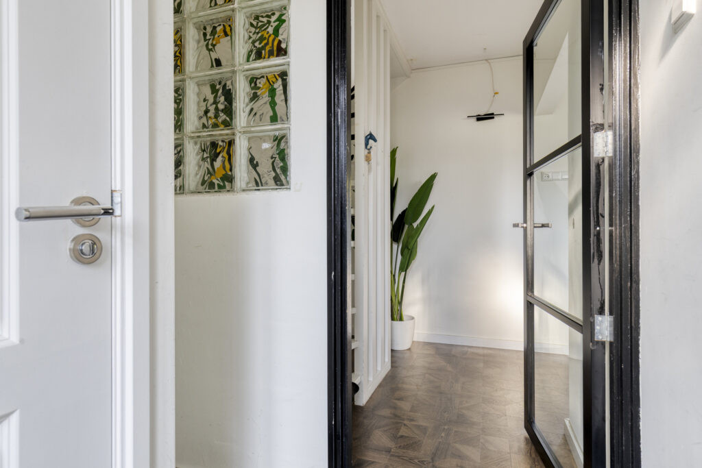 Hoekwoning te koop: Dr. Albert Schweitzerlaan 131, Purmerend