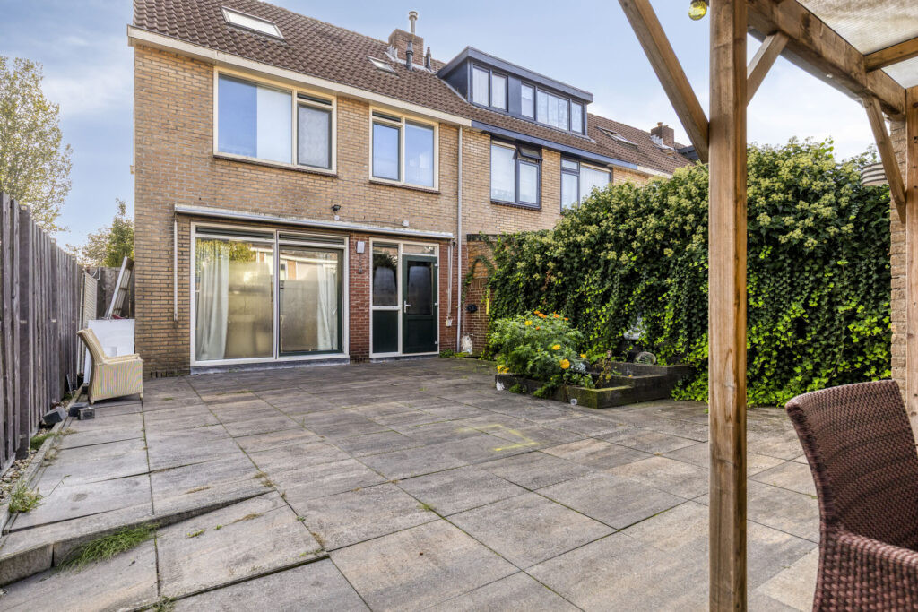 Hoekwoning te koop: Dr. Albert Schweitzerlaan 131, Purmerend