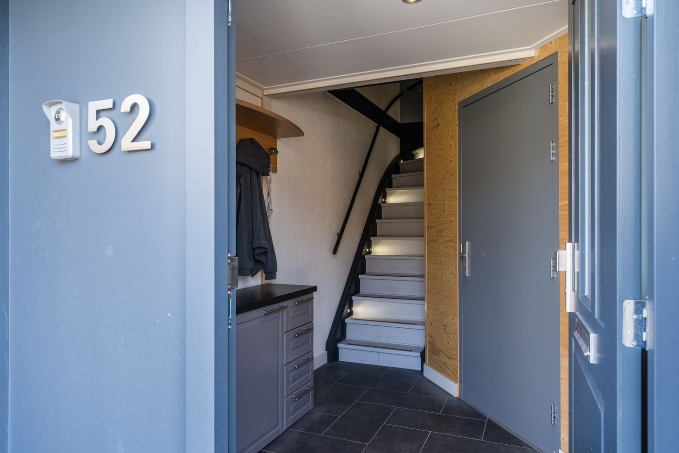 Tussenwoning te koop: Meeuwstraat 52, Purmerend