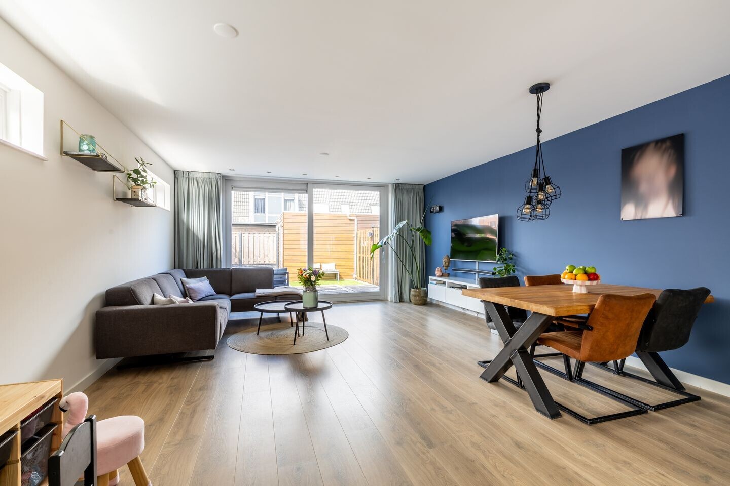 Hoekwoning te koop: Antillenstraat 1, Purmerend