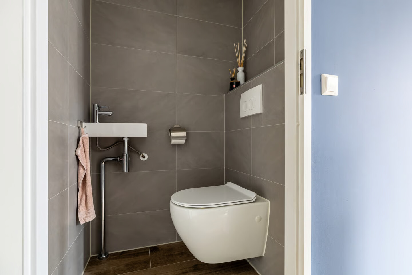 Hoekwoning te koop: Antillenstraat 1, Purmerend