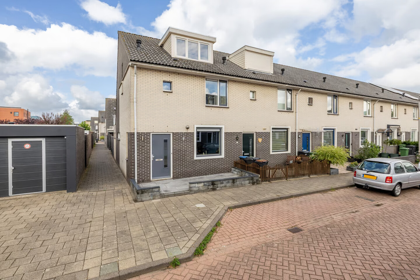 Hoekwoning te koop: Antillenstraat 1, Purmerend