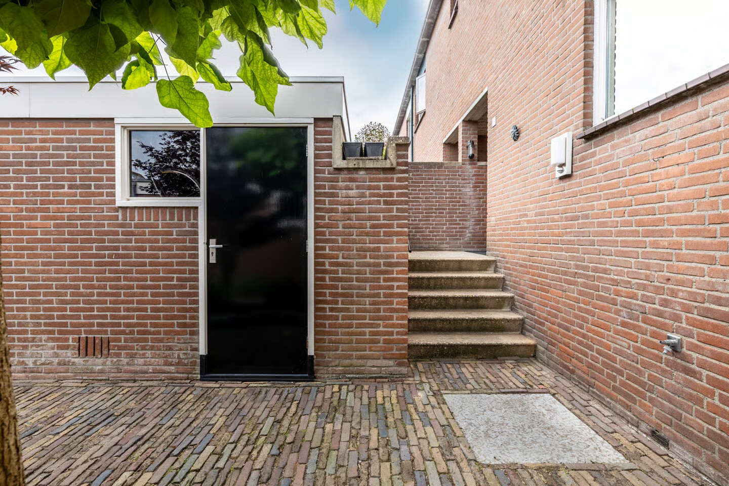 Tussenwoning te koop: De Krommert 92, Oosthuizen