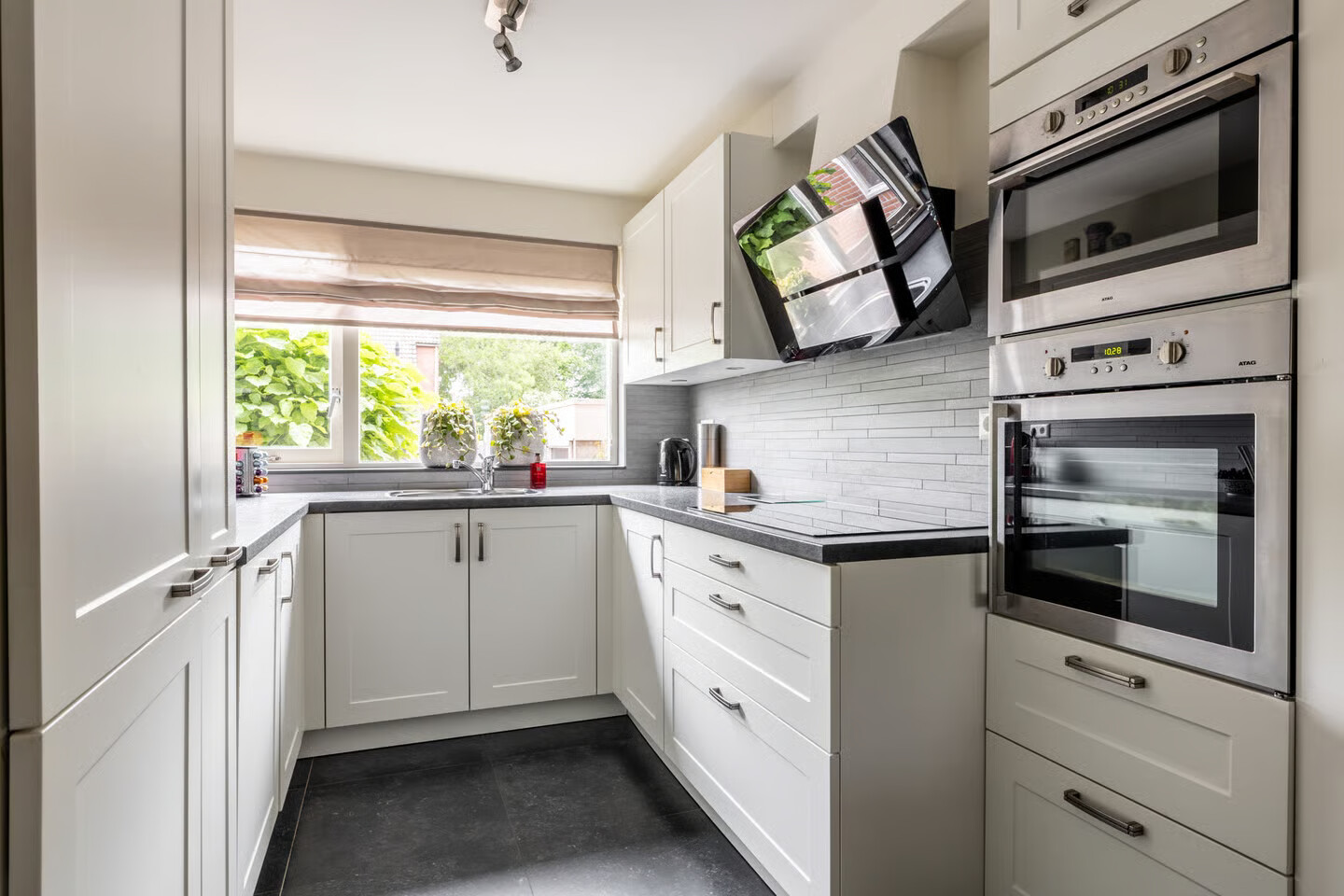 Tussenwoning te koop: De Krommert 92, Oosthuizen