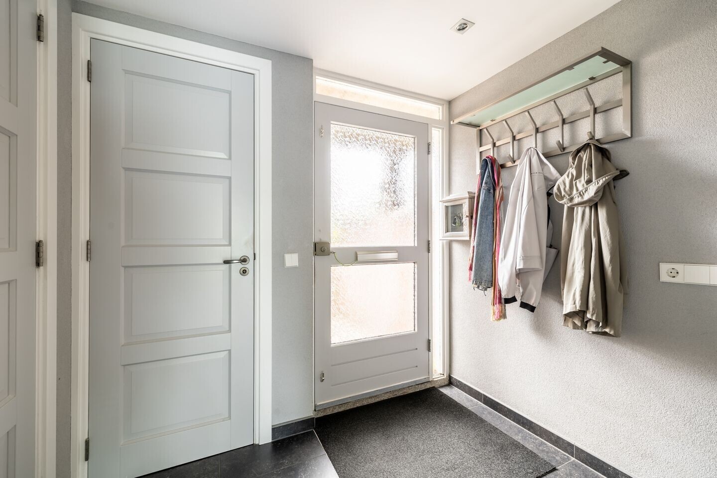 Tussenwoning te koop: De Krommert 92, Oosthuizen