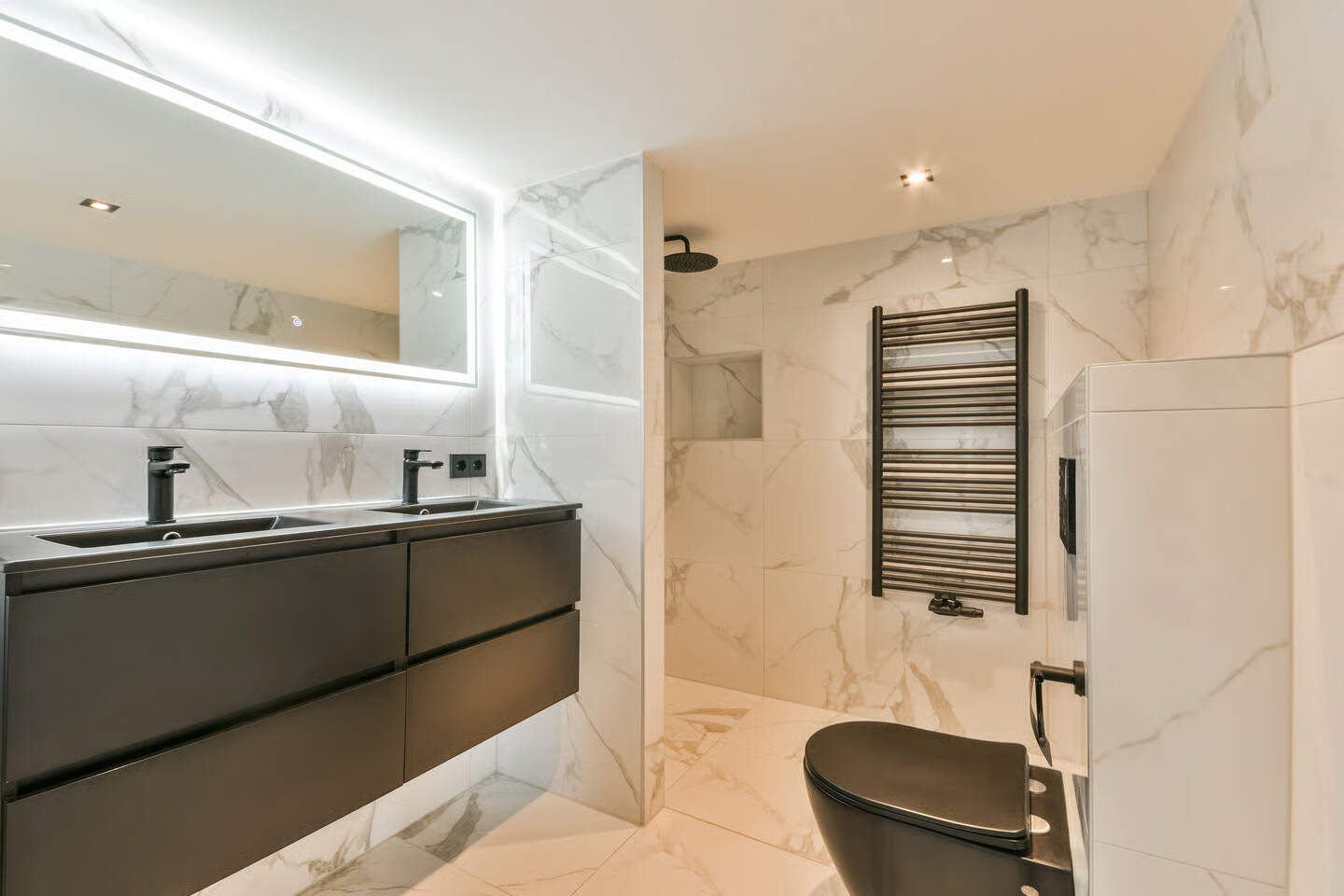 Appartement te koop: Zuiddijk 253A, Zaandam