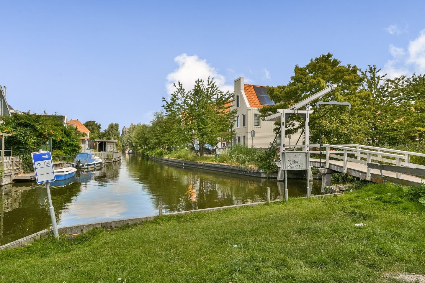 Appartement te koop: Zuiddijk 253B, Zaandam