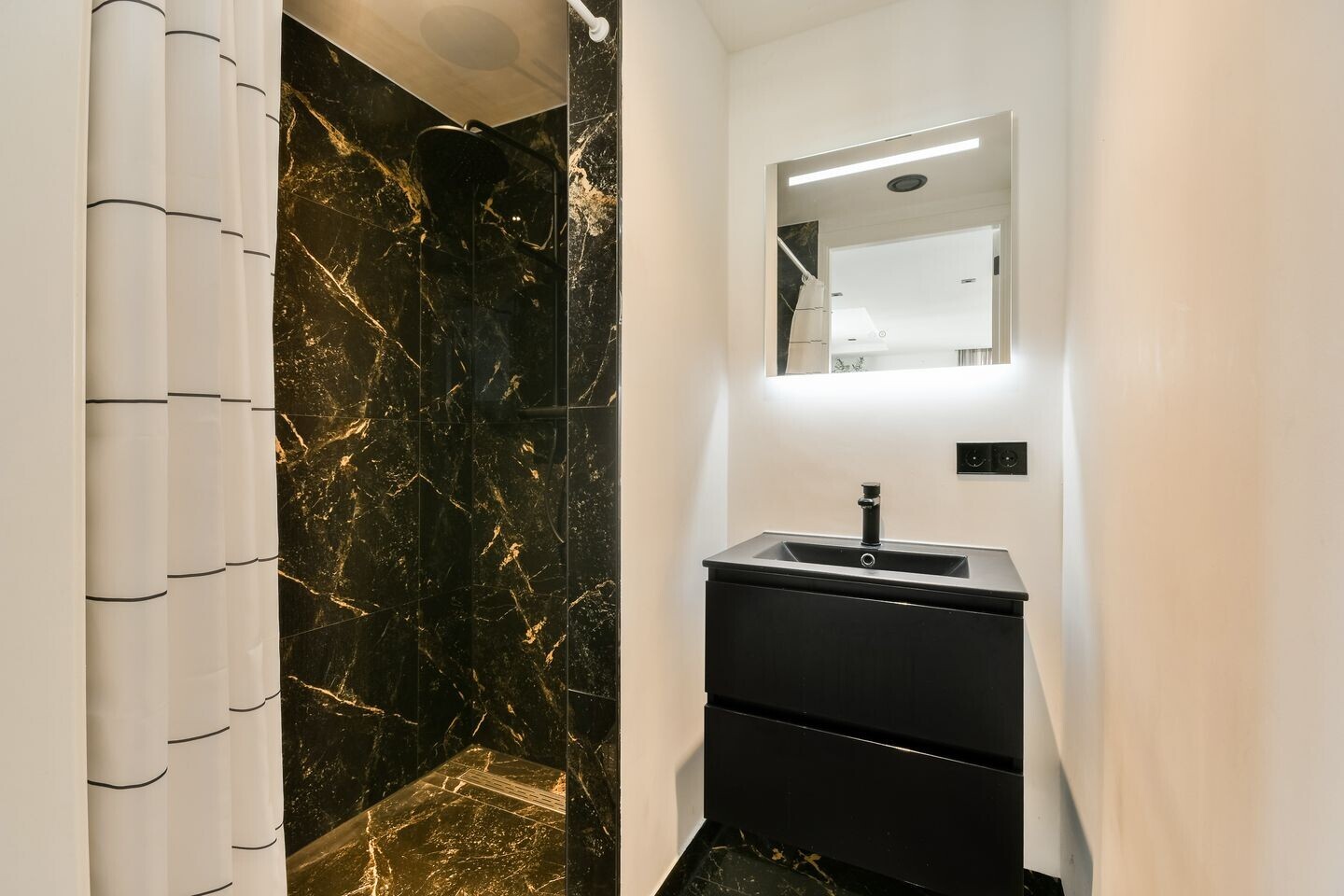 Appartement te koop: Zuiddijk 253B, Zaandam