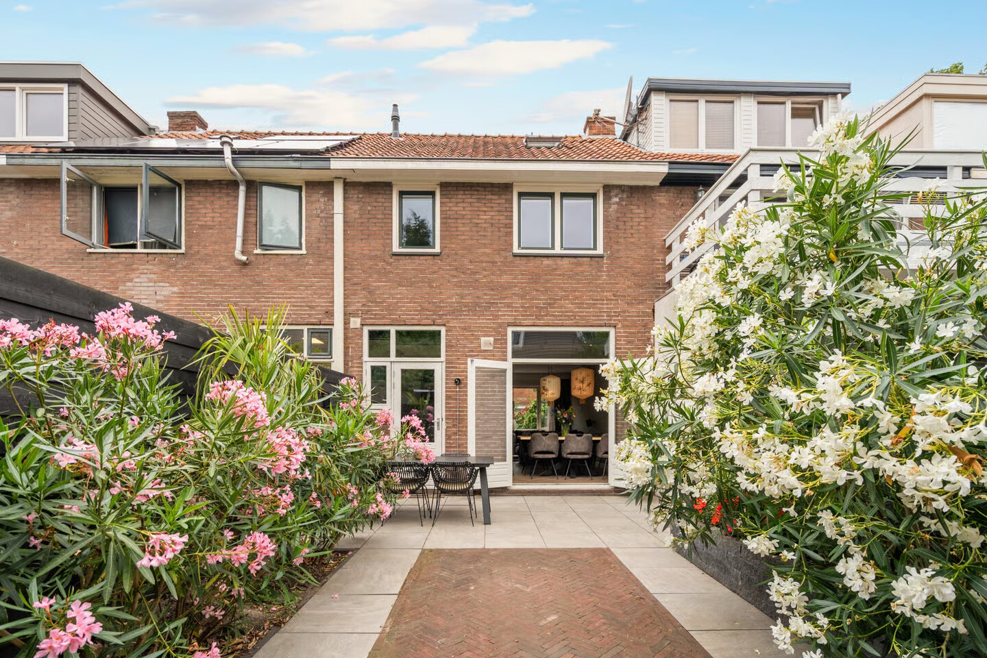 Tussenwoning te koop: Burgemeester van de Stadtstraat 103, Zaandam