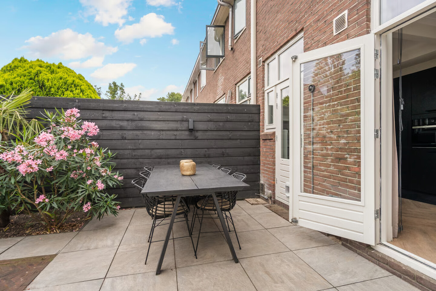 Tussenwoning te koop: Burgemeester van de Stadtstraat 103, Zaandam