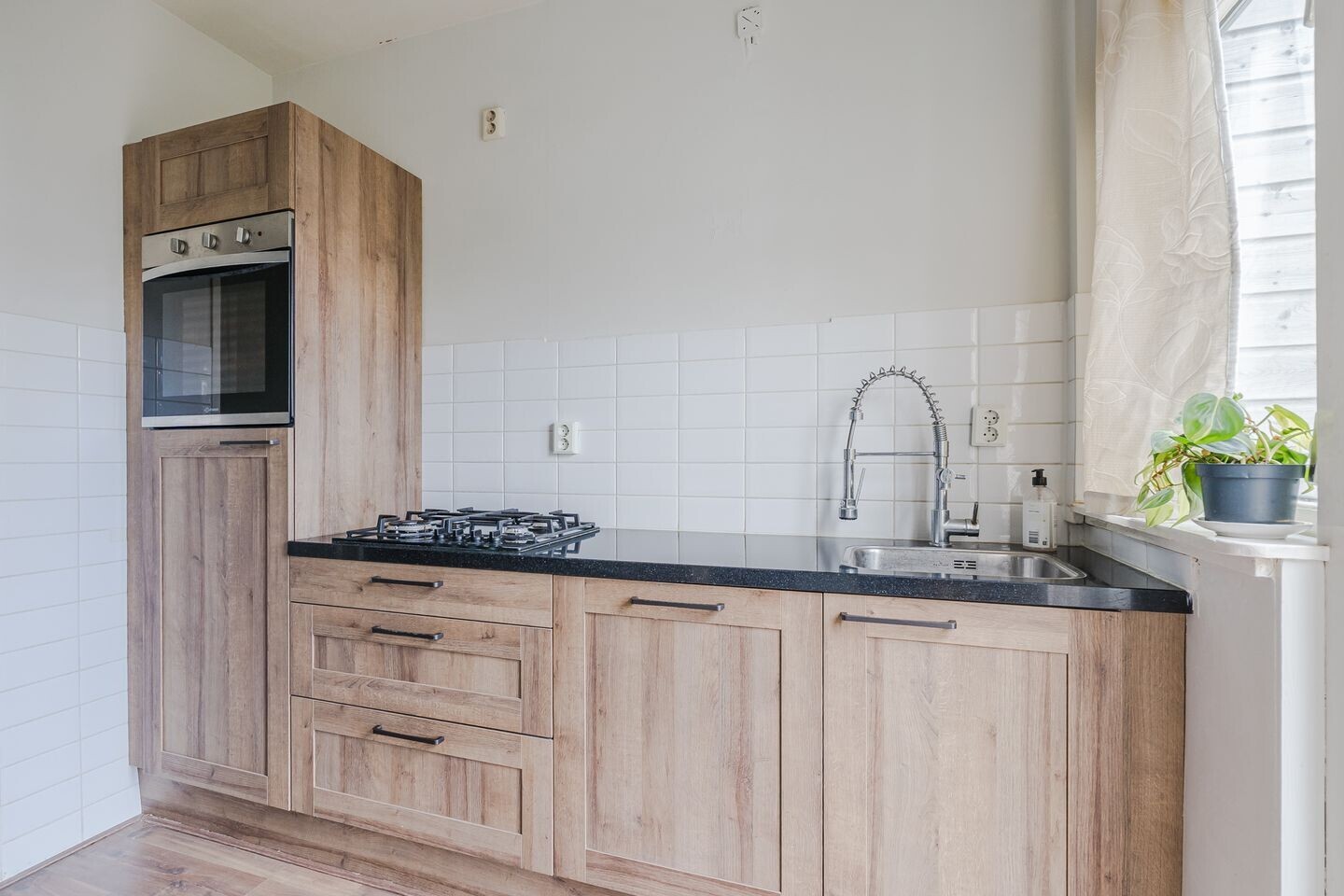 Tussenwoning te koop: Pieter Latensteinstraat 19, Zaandam