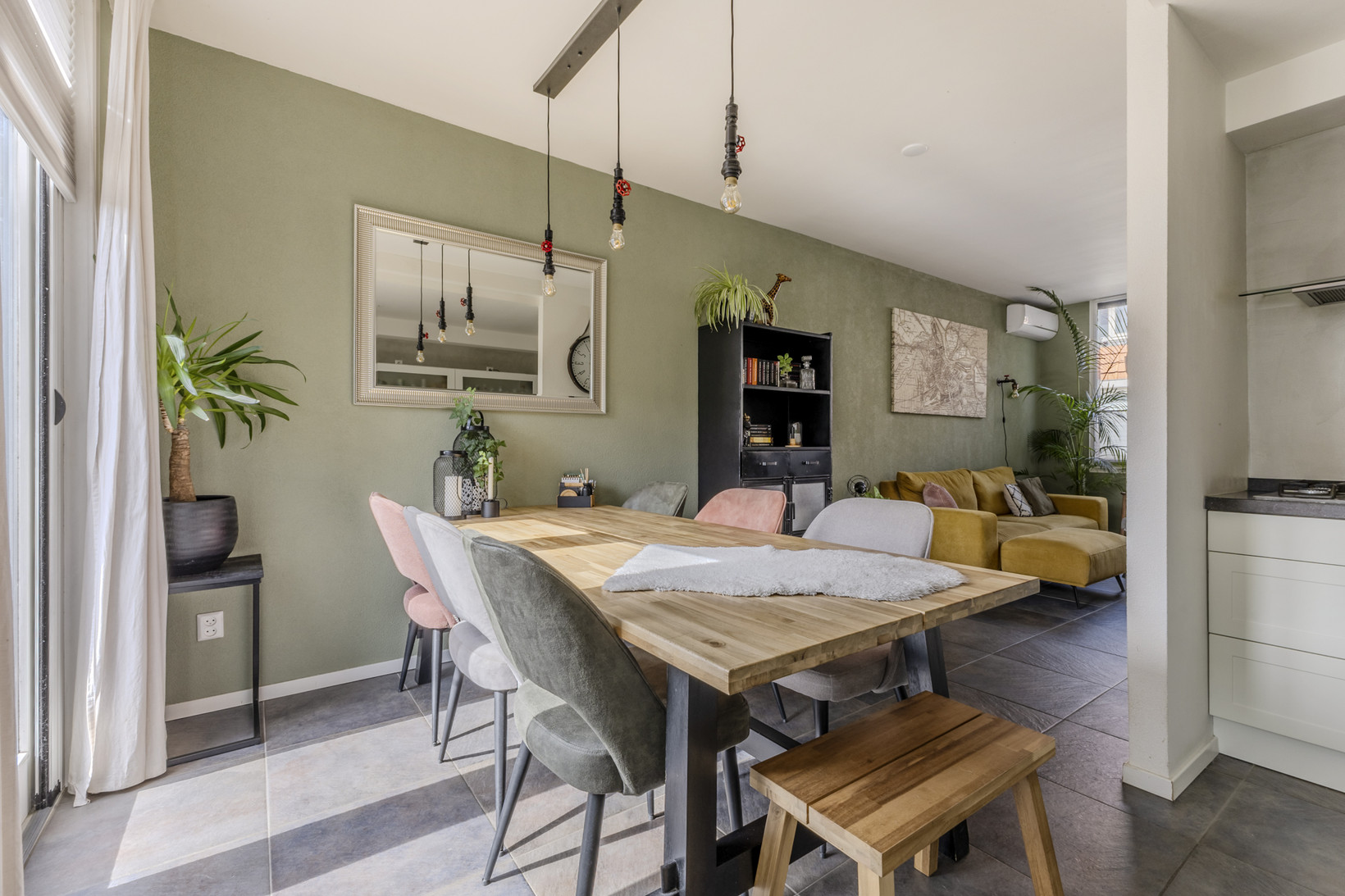 Tussenwoning te koop: Pieter Latensteinstraat 34, Zaandam
