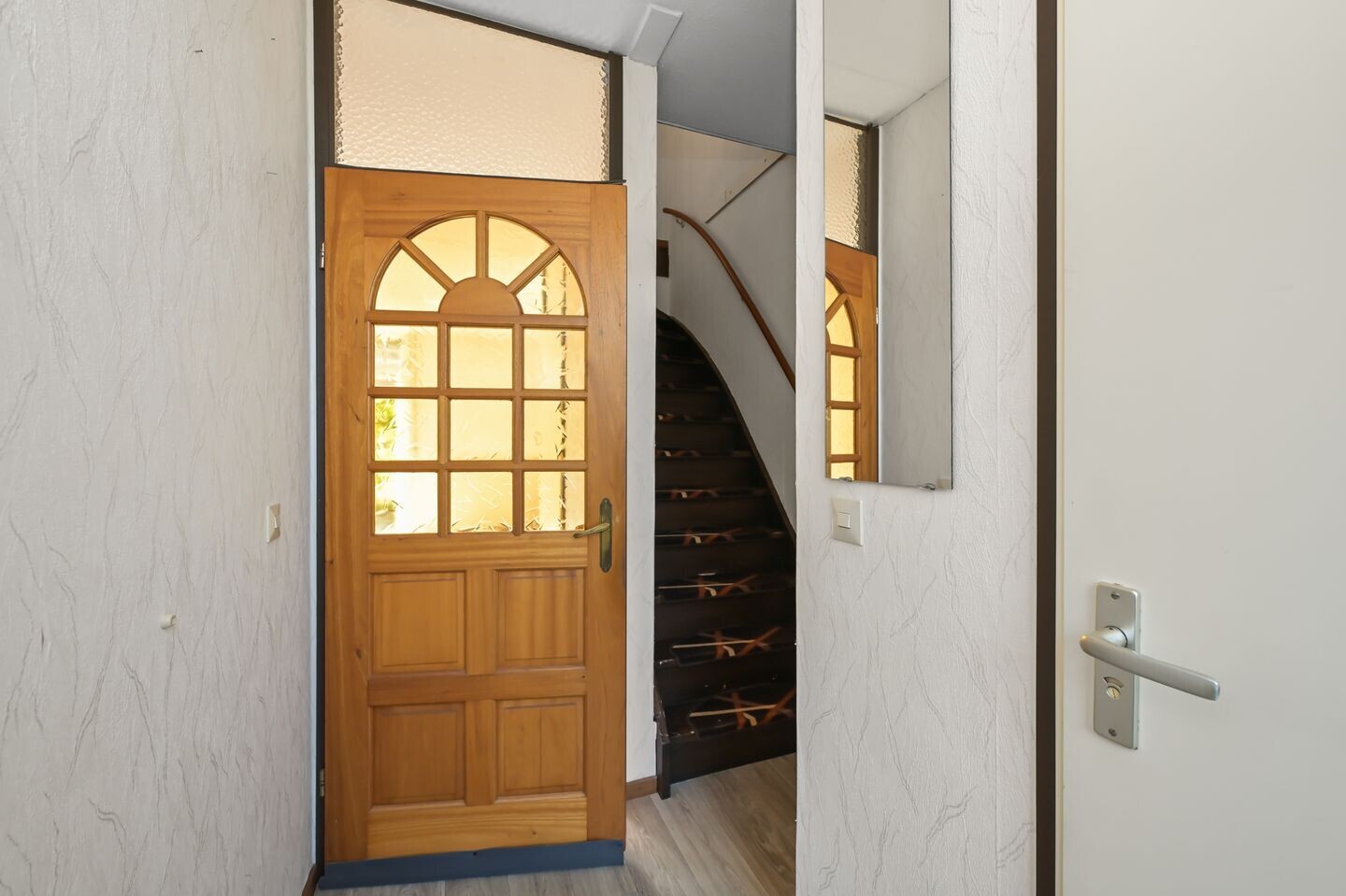 Tussenwoning te koop: Dr. Schaepmanstraat 8, Zaandam