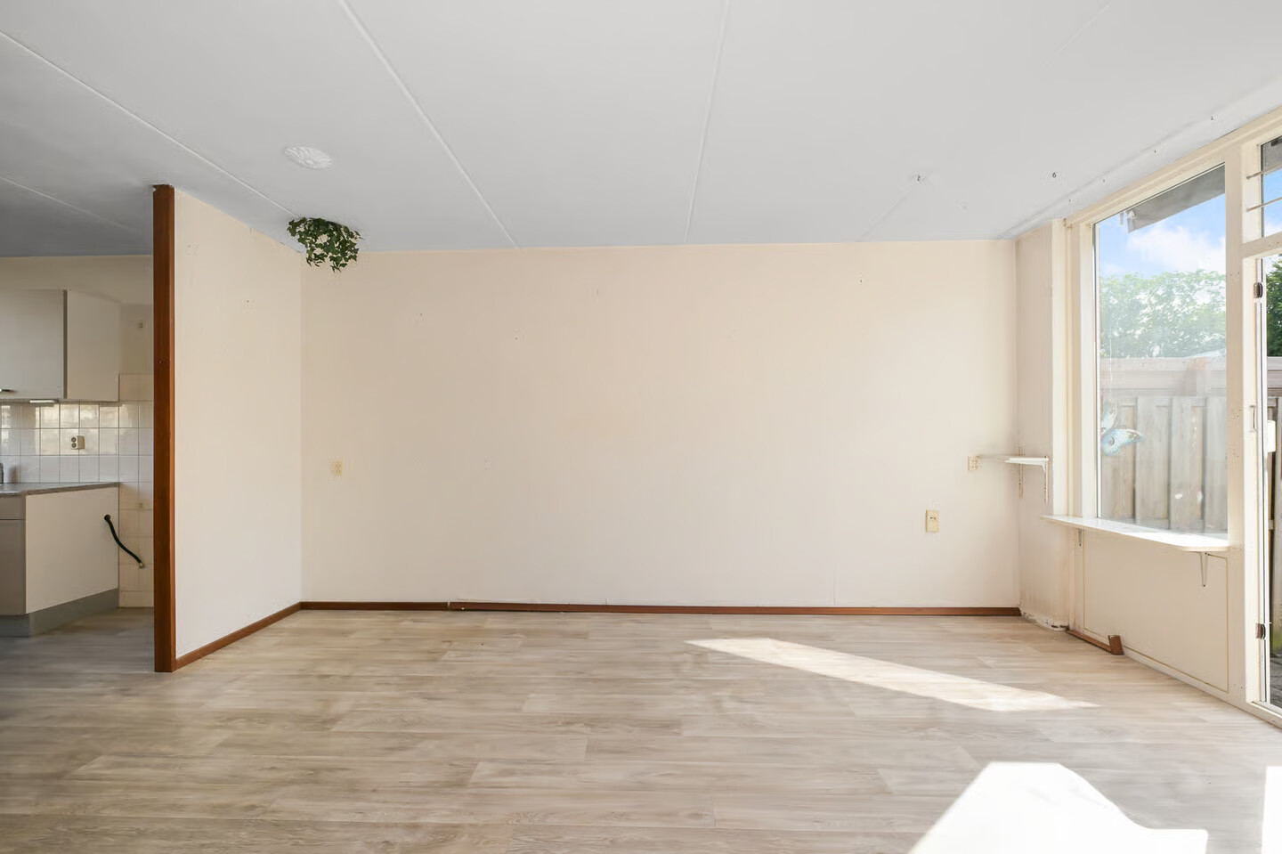Tussenwoning te koop: Dr. Schaepmanstraat 8, Zaandam