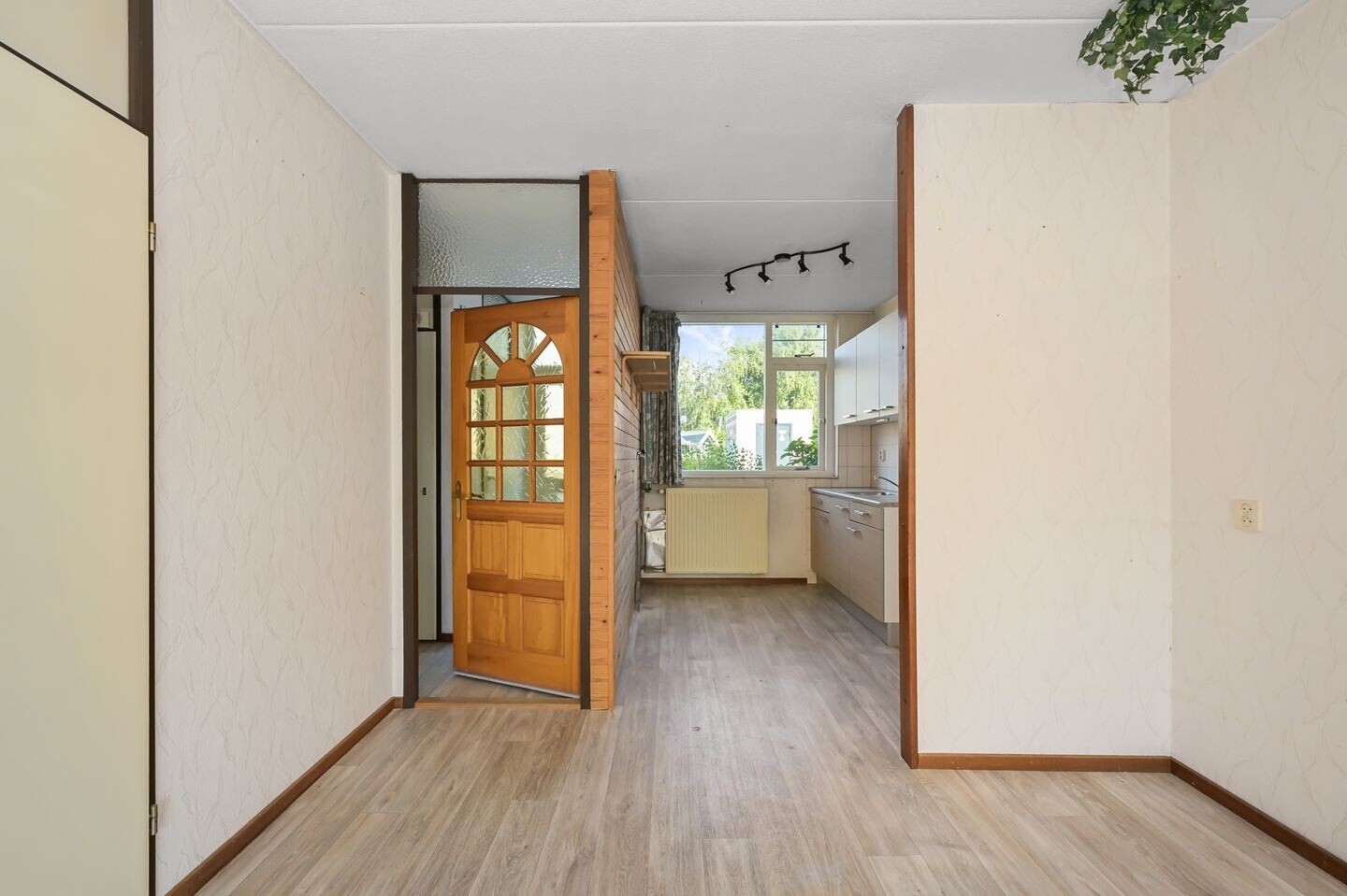 Tussenwoning te koop: Dr. Schaepmanstraat 8, Zaandam