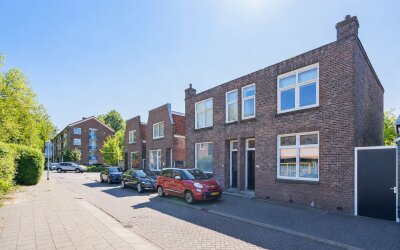 Zuidervaldeurstraat 25-B