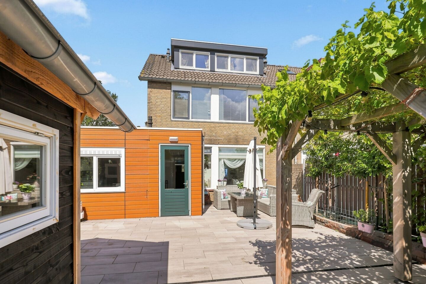 Hoekwoning te koop: Rode Zee 16, Zaandam