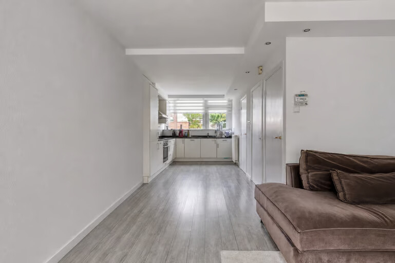 Tussenwoning te koop: Linnaeusstraat 130, Zaandam