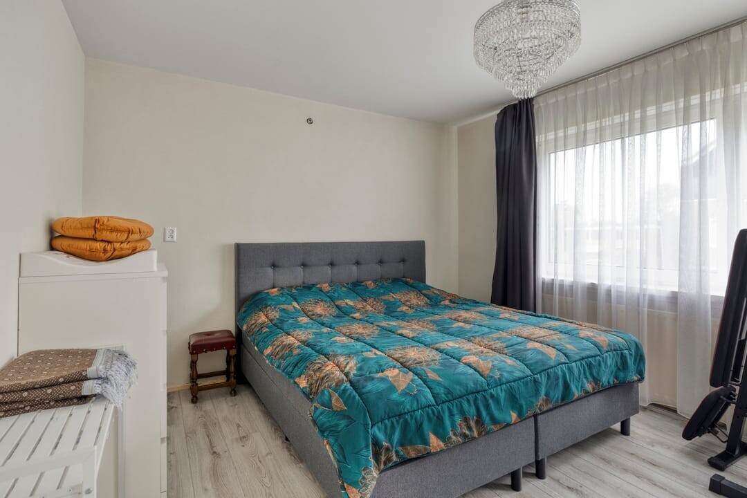 Tussenwoning te koop: Linnaeusstraat 130, Zaandam